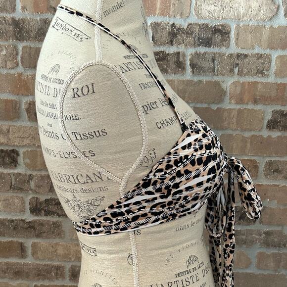 Victoria’s Secret cheetah clamshell bandeau bikini top removable strap size med - Picture 5 of 8